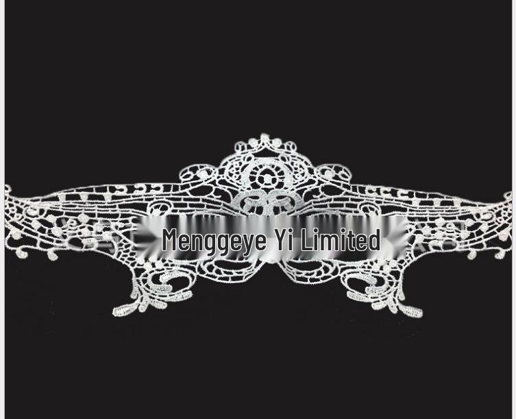 Stylová maškarní oční maska s krajkovým výřezem v několika stylech na Vánoce a představení