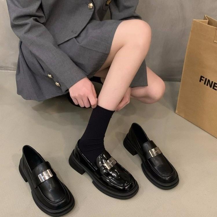 Schwarze dicke Schuhe Slipper Damen Frühling Retro Einzelne Schuhe vielseitig dicker Absatz JK Uniformschuhe klassischer britischer Stil kleine Lederschuhe