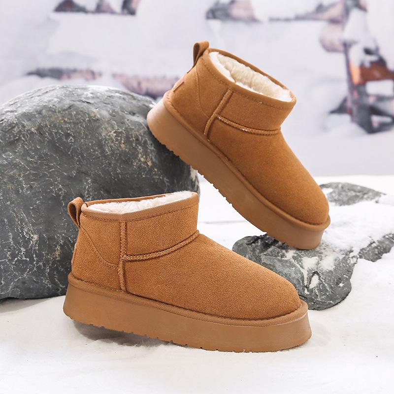 

Thick-soled velvet snow boots women s 2024 autumn and winter new fashionable and comfortable short tube one-pedal Northeast cotton shoes wool boots 35
