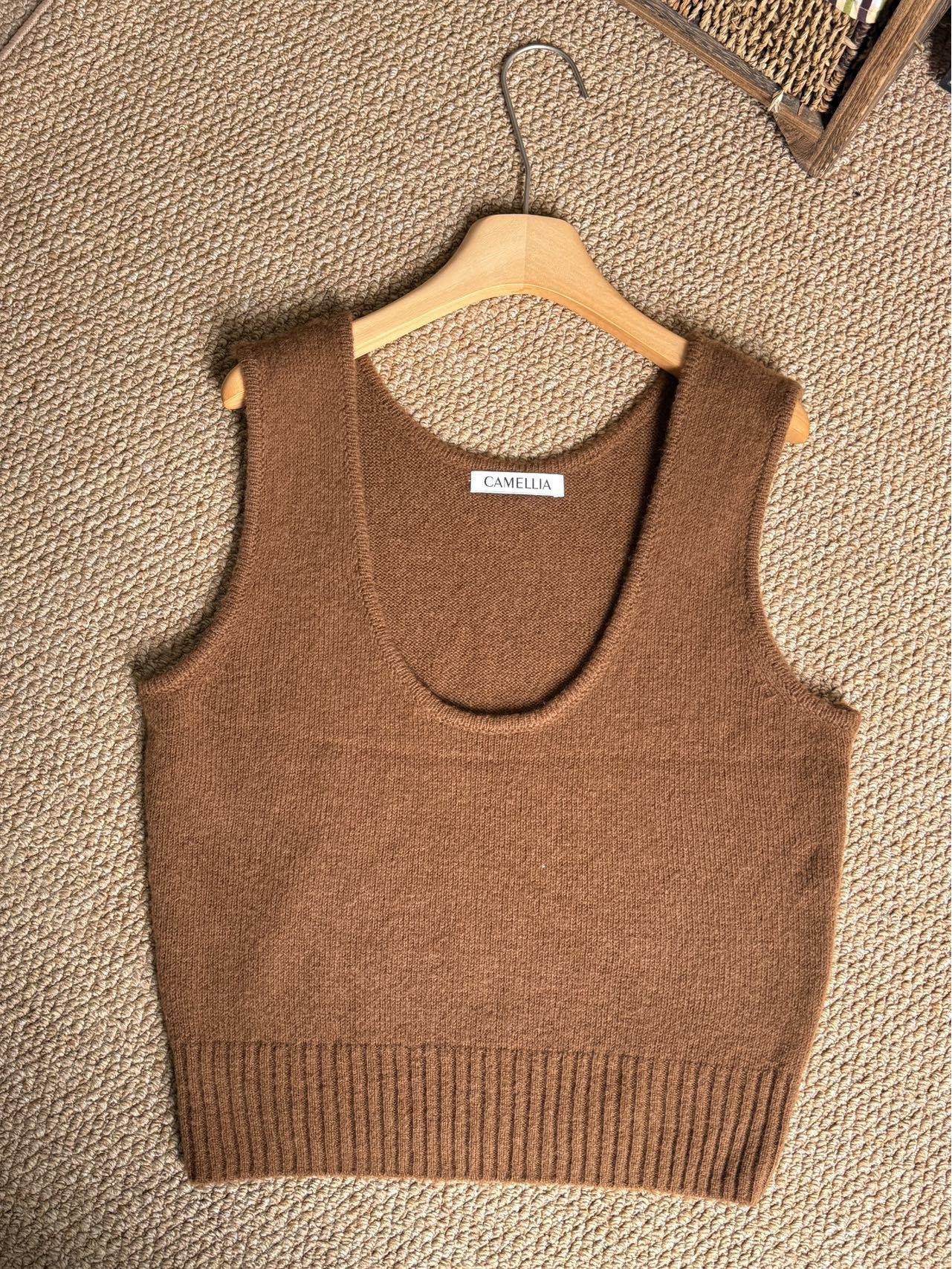 2026 Spring/Summer Women s 100% Wool Sleeveless U-Neck Knit Vest in Solid Color, Light Luxury Style M кофейный