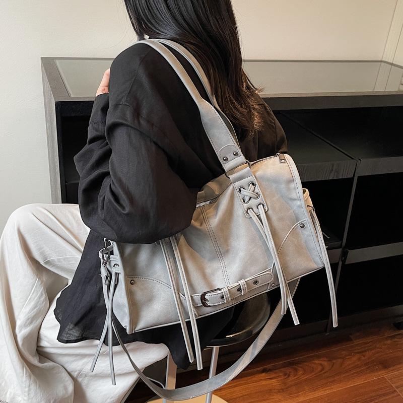2026 Retro Motorcycle Crossbody Bag: Stylish & Spacious One-Shoulder Handbag for Women