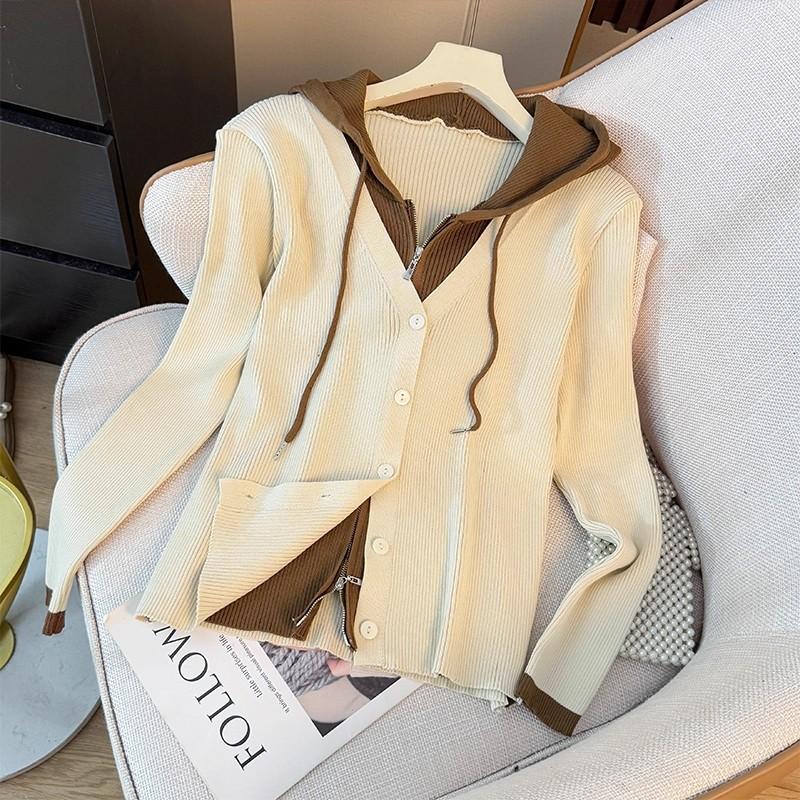 A Stylish Color-blocking and Patchwork Faux Two-piece Hooded Knitted Sweater for Women, A Versatile and Youthful Top for Autumn