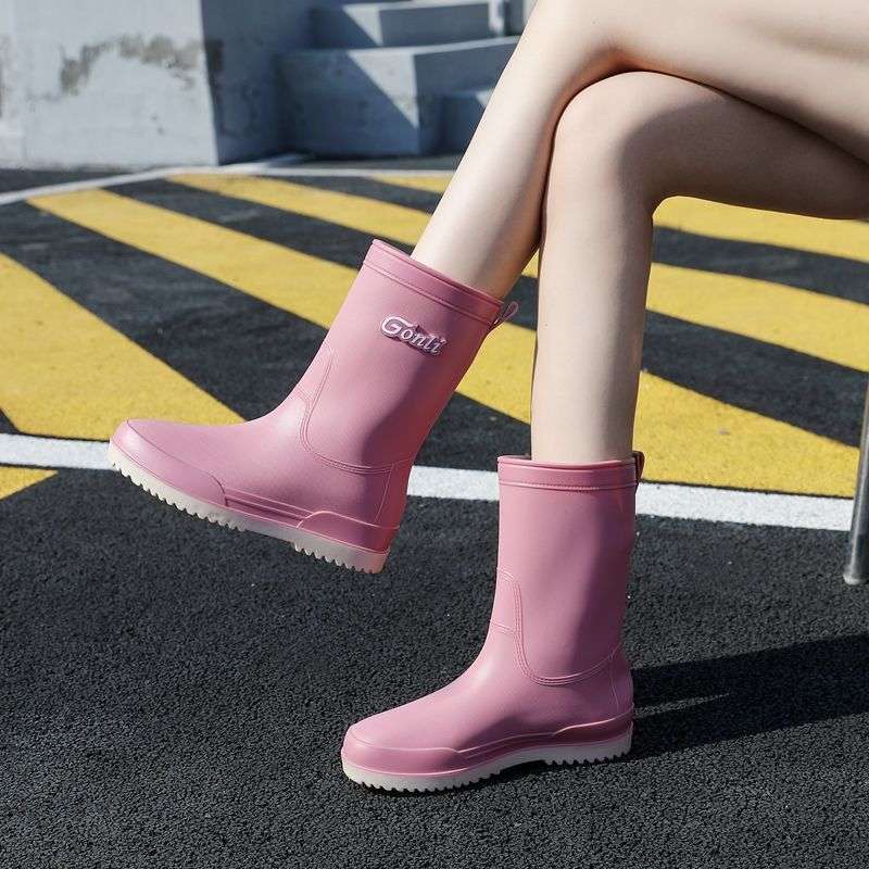 2025 New Rain Shoes Women's Fashion Wear Non-slip Foreign Style Medium and High Tube Water Shoes Adult Soft-soled Long Rain Boots