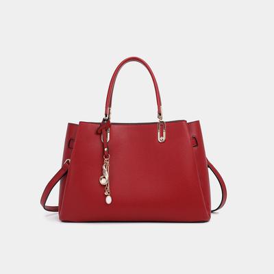 Handtasche mit großem Fassungsvermögen und elegantem Stil. Hochzeitstasche für Damen. Einseitiger Schulterstil. Tasche für Gepäck.