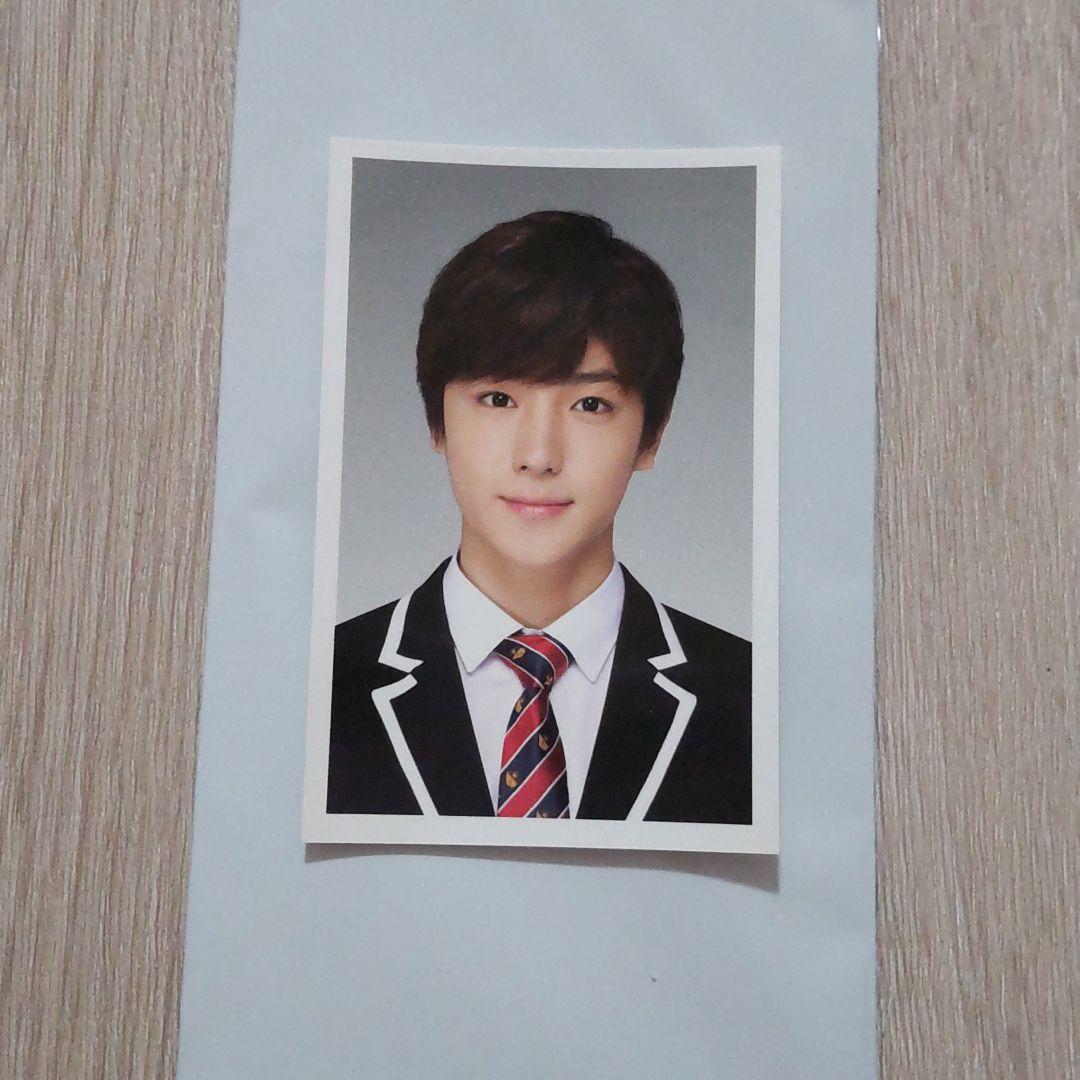 

[ИСПОЛЬЗОВАН] THE BOYZ SKOOL LOOKS Коллекционная карточка Хёнджэ