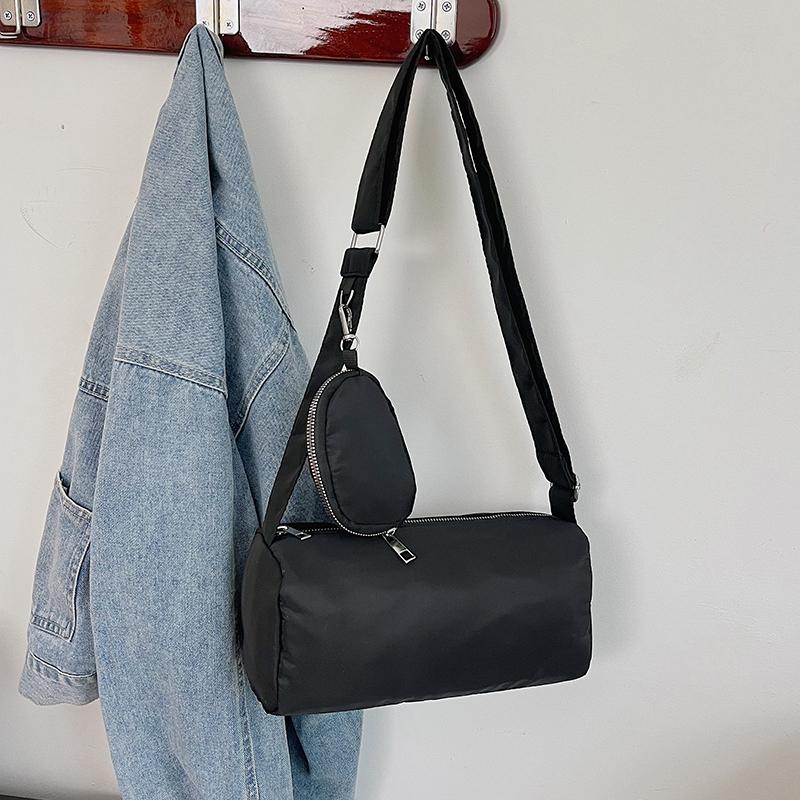 Leichte einfarbige Nylon-Zylinder-Umhängetasche Heißer Verkauf Trendige minimalistische Handtasche Lässig mit passender Münz-Crossbody-Tasche