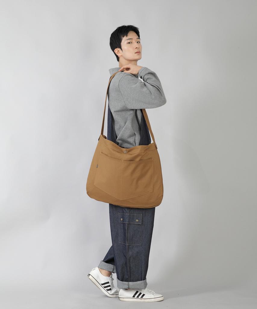 Saintcrew Round Volume Pentagon Pocket Crossbody Bag Rvp-150 Camel
