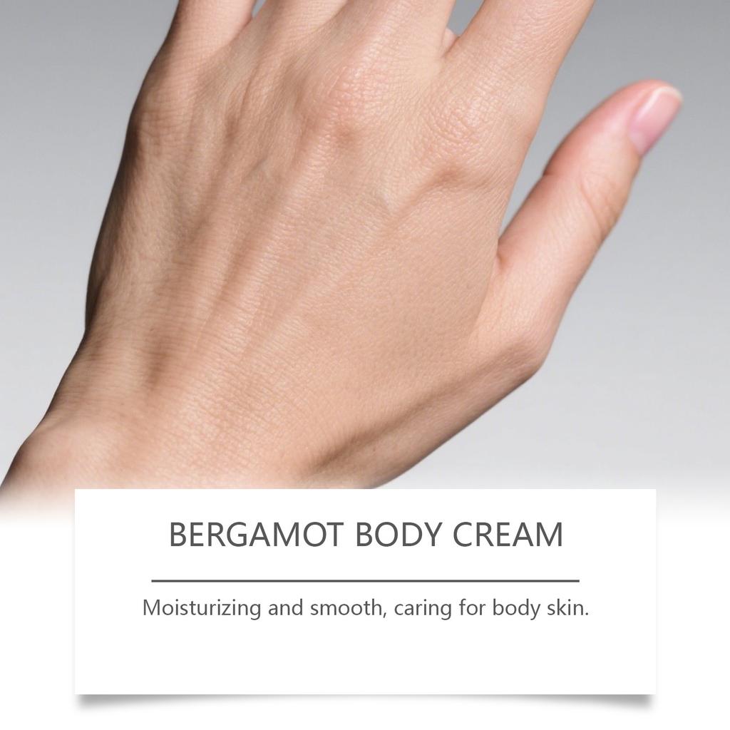 Deep Hydrating And Moisturizing Body Lotion, Smooth And Fine In Texture, Light In Weight And Non-greasy