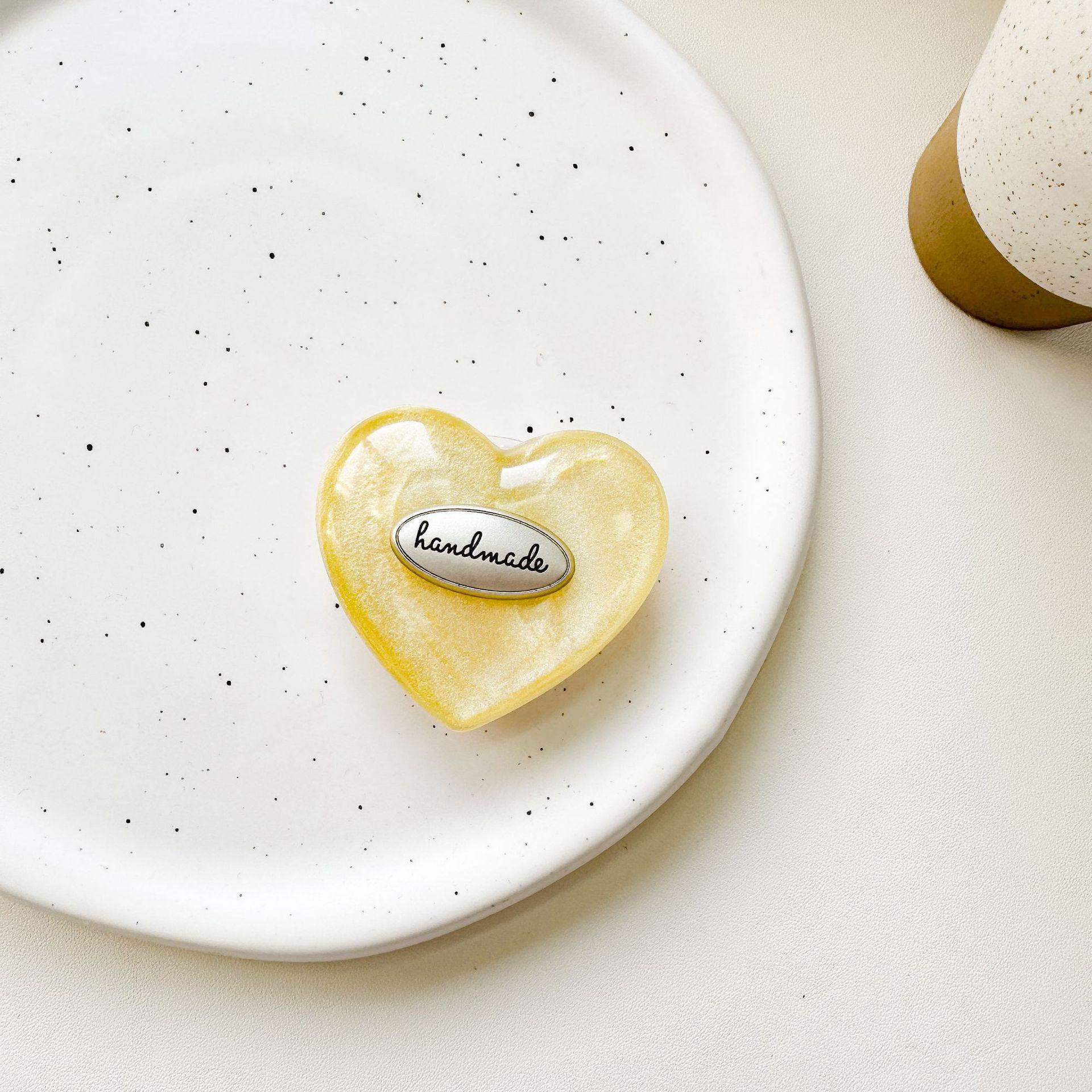

Colorful Heart Magnetic Phone Holder: Luxurious Airbag Design for Easy Viewing