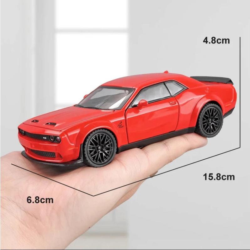 Modellino in lega Dodge Challenger Hellcat Redeye Scala 1/32 Muscle Car con Suono e Luci Giocattolo per Bambini Collezionabili Regalo di Compleanno