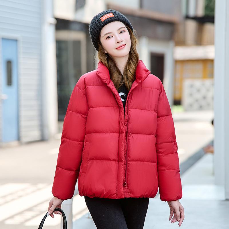 

теплая хлопковая одежда женская короткая зимняя хлопковая одежда воротник-стойка свободная маленькие хлопковые куртки хлебная куртка модная XXL-136-74 kg красный