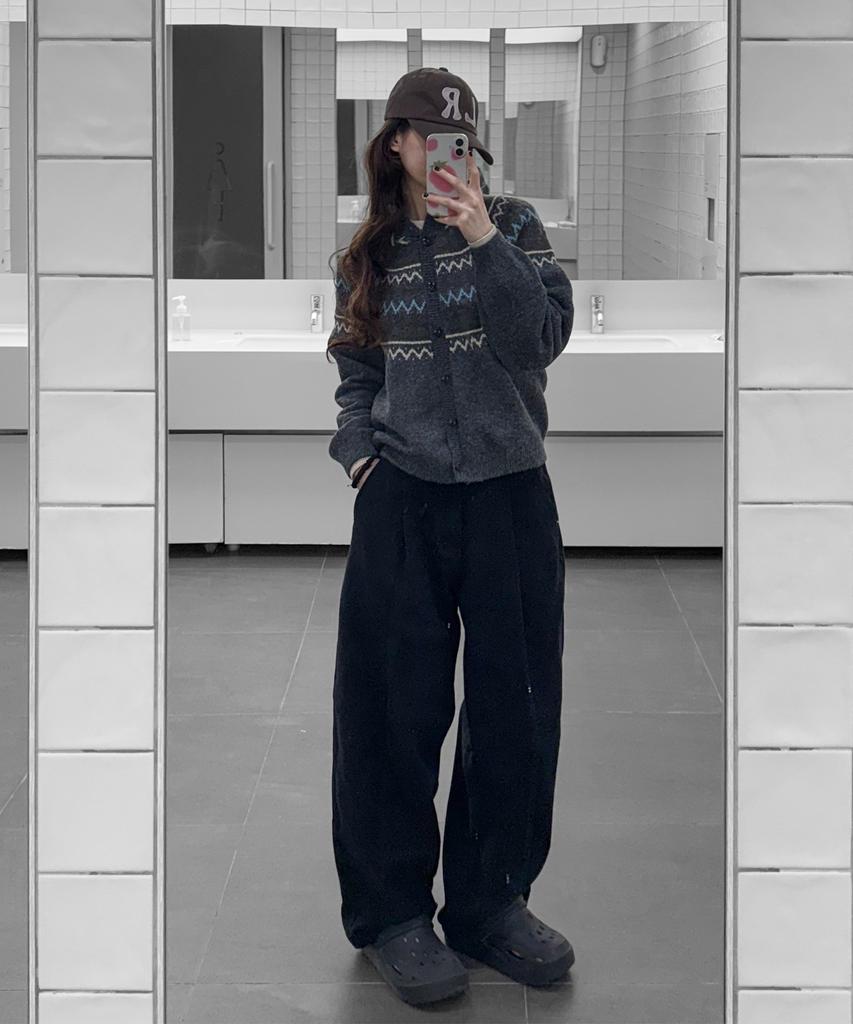 Mubeun Deep One-Pleat Wide Curved Cotton Pants Black