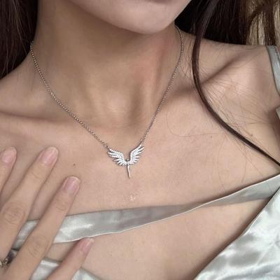 Die Flügel des Himmels mit funkelnden Diamanten, Schlüsselbeinkette, kleine, luxuriöse, sinnliche, schlichte Halskette für alle Damen