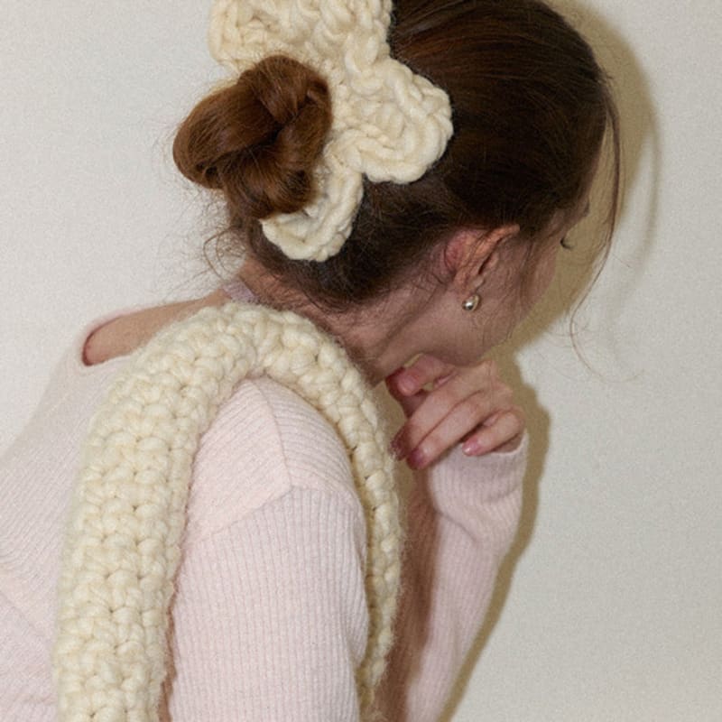 Slowslowly Wool 100% Handmade Crochet Dasy Big Flower Hair Scrunchie _ Cream