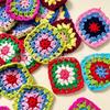 Handgehäkelte mehrfarbige geometrische Garn-Accessoires