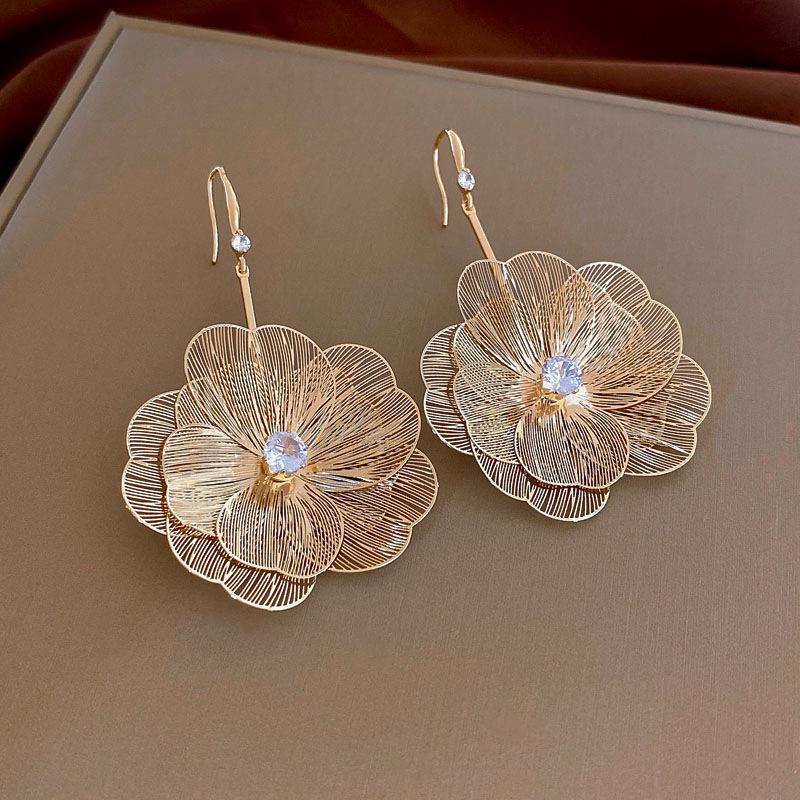 

Elegant Zircon Flower Hoop Earrings: Unique, Cold-Style Fashion Ear Hooks with High-End Appeal