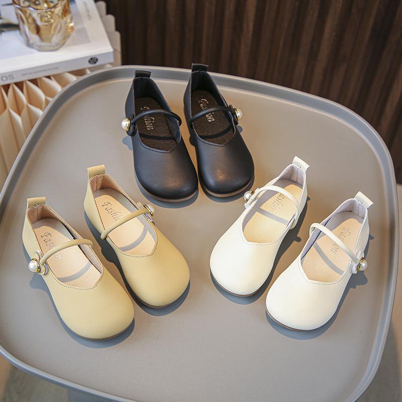 Kinder-Lederschuhe mit weicher Sohle - Britischer Stil, Frühling/Herbst, für Mädchen mit magischen Klettverschlüssen.