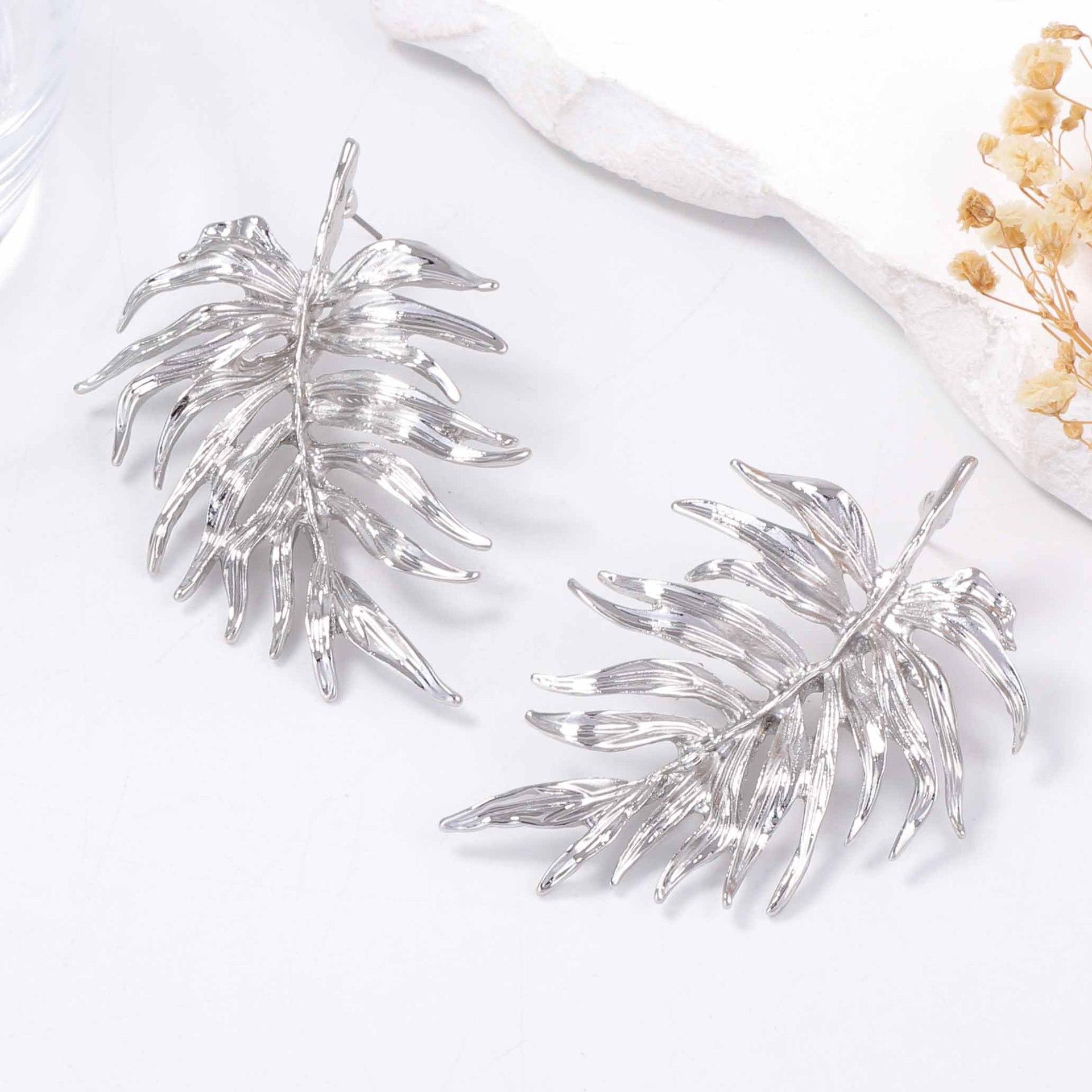 

Легкая роскошь и уникальный креативный дизайн, сплавные серьги-пусеты в виде листа бетеля, элегантные женские, универсальны для повседневной носки.