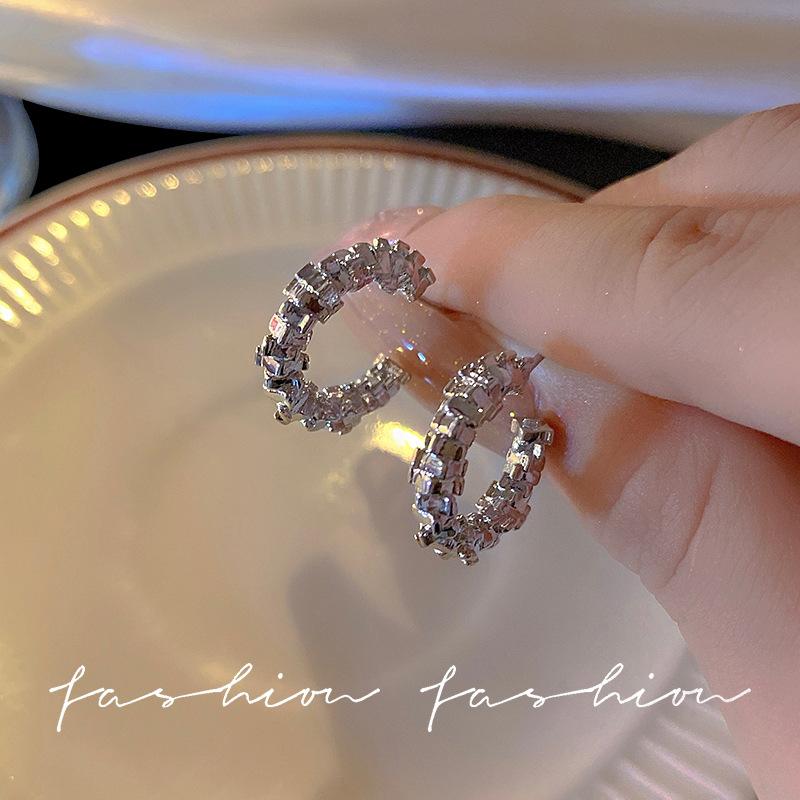 

Silver broken silver c-type earrings summer design stud earrings simple cold wind temperament earrings