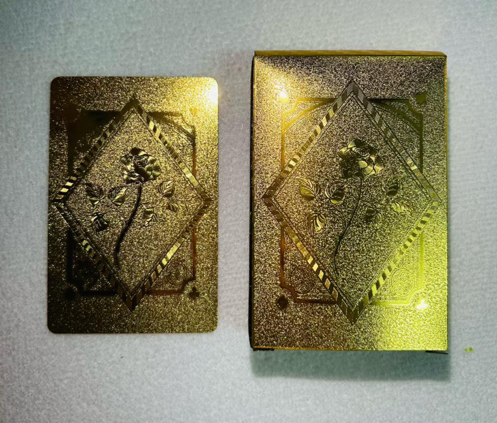 Gold Foil Black Plastic Playing Cards - Waterproof, Wear-Resistant PVC for Dou Dizhu Entertainment