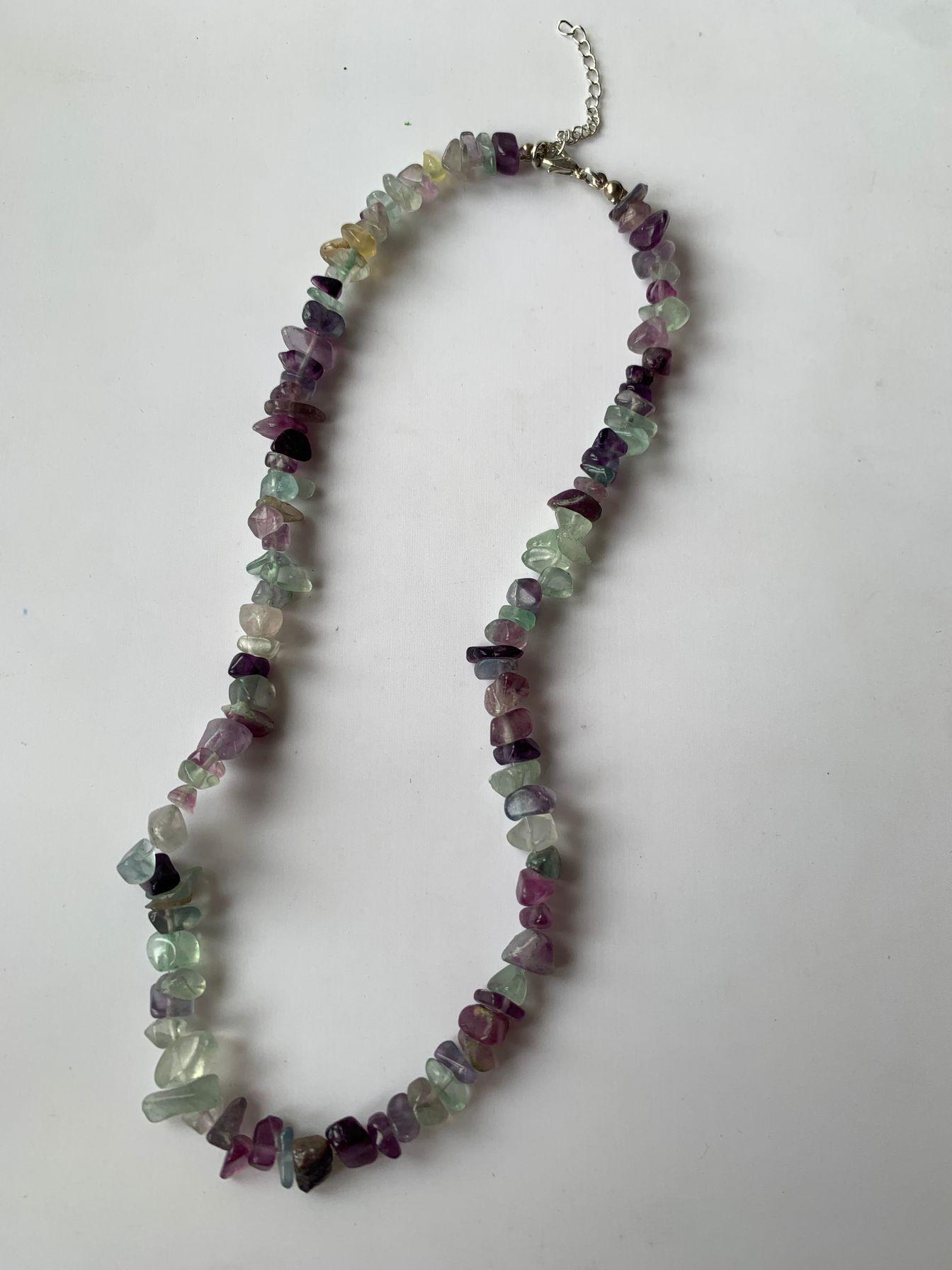 

Семицветный чокер из натурального дробленого камня и кристаллов - Ожерелье в пляжном стиле для весны/лета