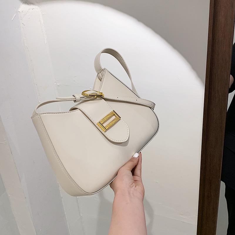 

Сегодняшняя популярная маленькая сумка женская нишевая 2 новая модная летняя сумка-багет Spice girl сумка на плечо/подмышку белый