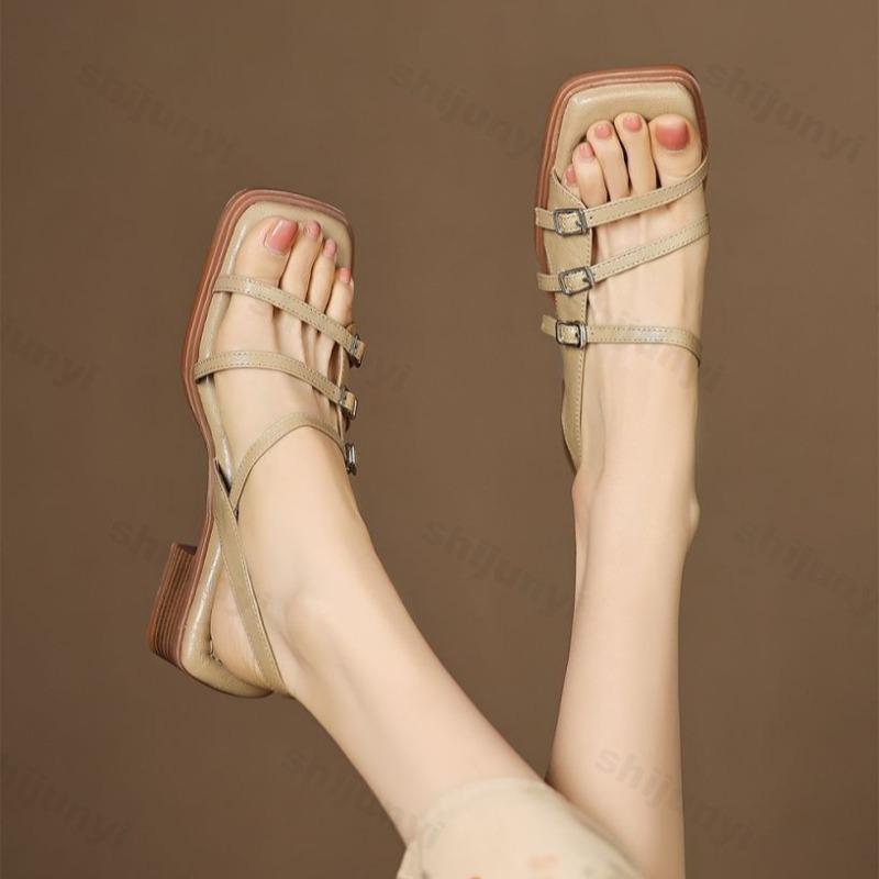 Fashion 2025 Summer Women's New Retro Style Square Head Thick Heel Sandals Open Toes Fashion Hollow Breathable Buckle Design Cool Pumps