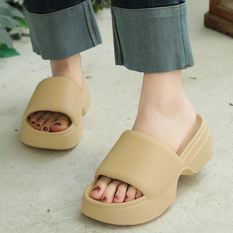 Fashion Thick Sole Eva Pillow Slippers for Women 2025 Summer Soft Sole Platform Sandals Woman Lightweight Outdoor Non Slip Beach Slides