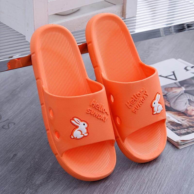 

Удобные шлепанцы из ПВХ на плоской подошве для использования в помещении и на улице Size 40-41