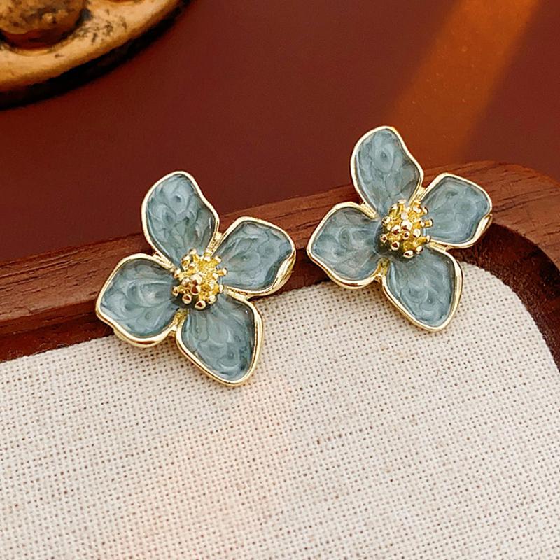 Trendy Flower Stud Earrings for Women Haze Blue Enamel Oil Petals Golden Stamen Earrings Party Sweet Girls Gift Jewelry