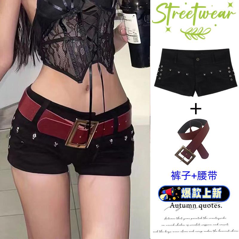 Shorts di Jeans Neri a Vita Bassa con Borchie Y2K da Donna Bodycon Sexy Bottoms Hot Girl con Cintura Decorativa Subcultura Streetwear Outfit Estivo Quotidiano Alla Moda