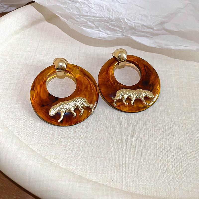 Autumn and Winter Retro Maillard Coffee Color Resin Tiger's Eye Earrings, Ear Buckles, Niche Earrings for Women