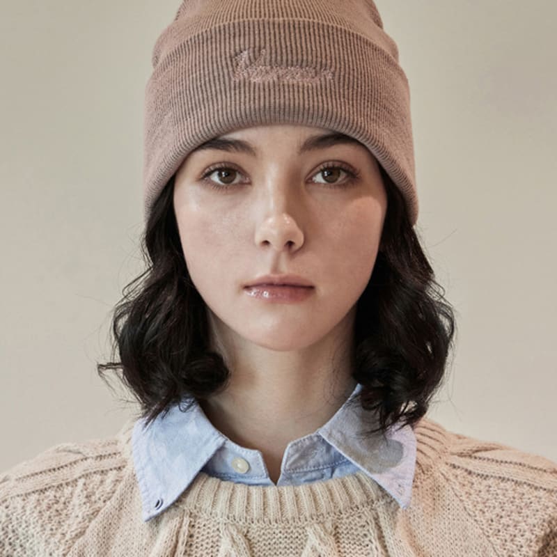 

VARZAR Bazal Chain Logo Natural Beanie Indie Pink FREE