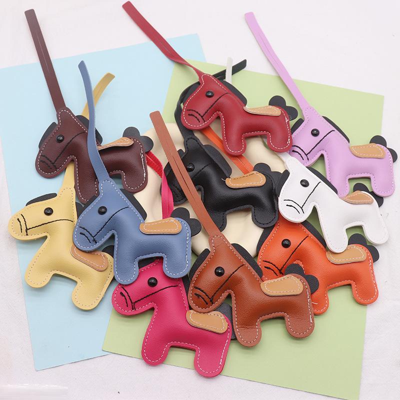1 Piece Charm Leather Animal Keyfob Cute  Women Men'S Cartoon Horse Keychain Car Keyring Bag Pendant Creative Small Gift