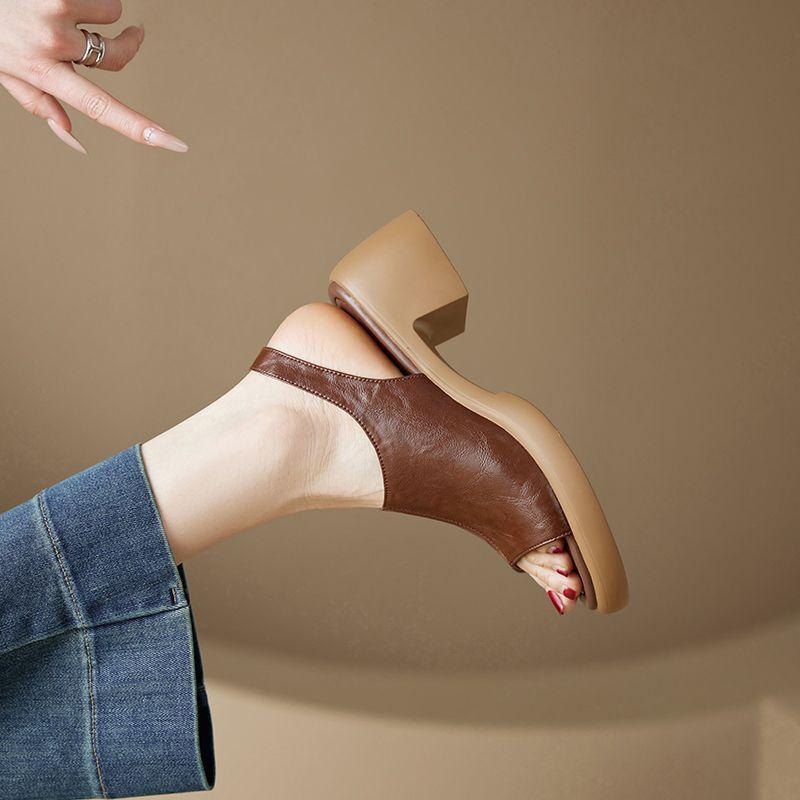 

Босоножки на толстой подошве и массивном каблуке для женщин, новая летняя модель 2025 года, водонепроницаемая платформа на высоком каблуке, универсальная римская обувь для повседневной носки 35 коричневый