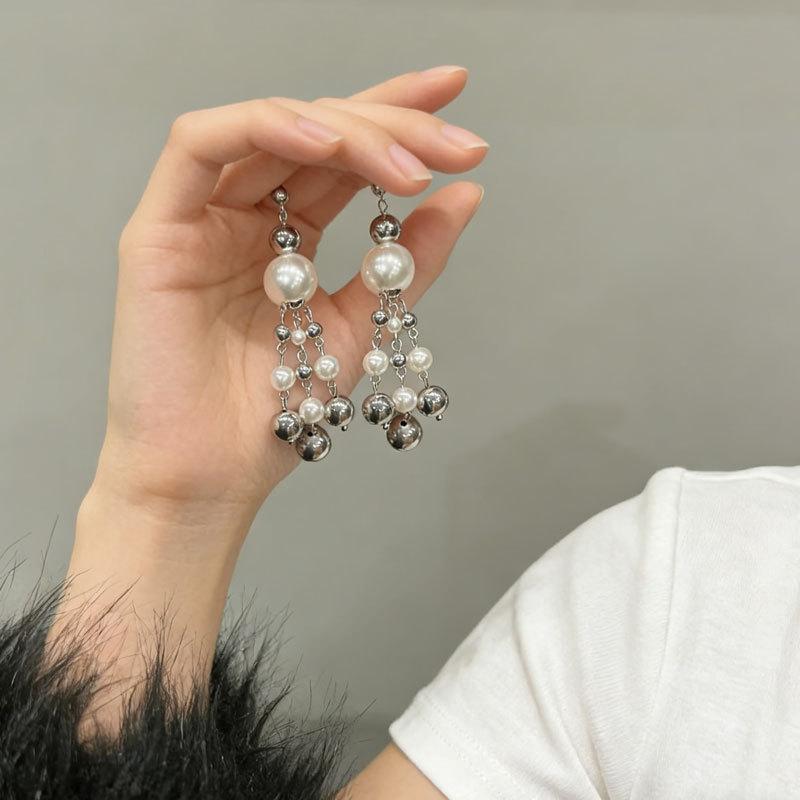 Cold wind personality design silver beaded fringed earrings women's niche temperament European and American fashion earrings earrings