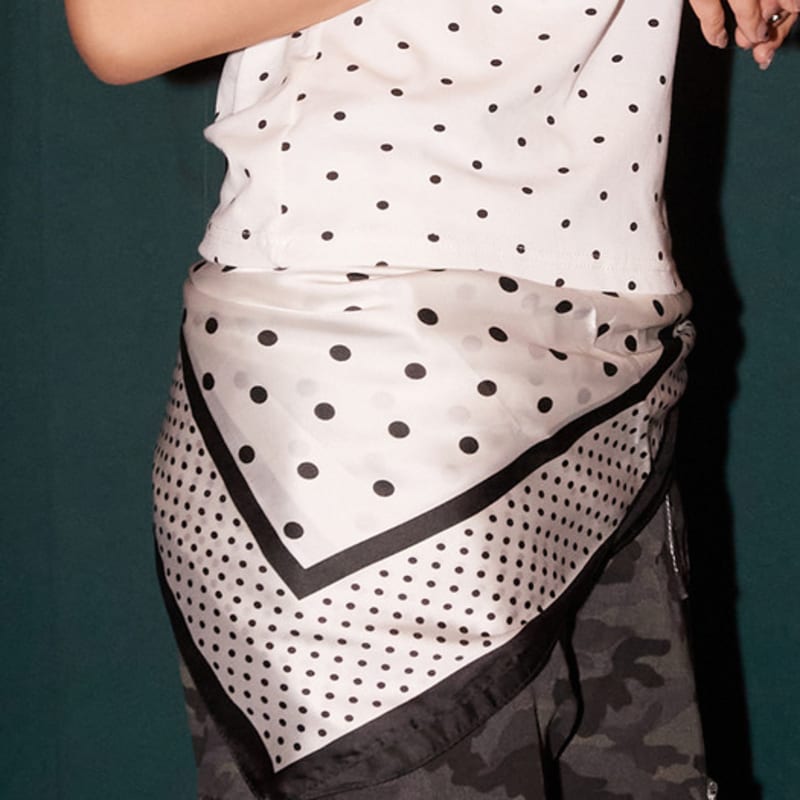 The GREEN Lab Classic Dot Scarf (DOT WHITE)