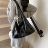 Casual large-capacity bag women's new commuter versatile shoulder bag college student class bag tote bag