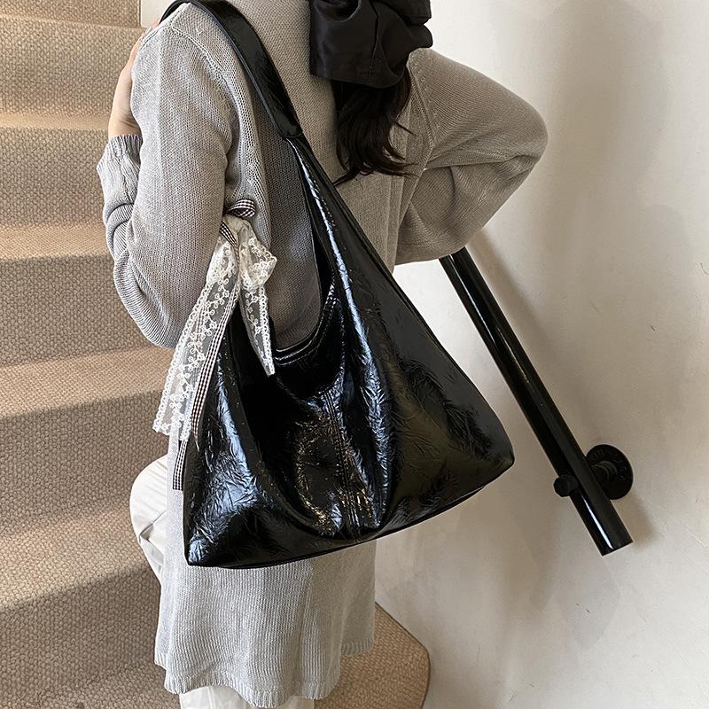 Casual large-capacity bag women's new commuter versatile shoulder bag college student class bag tote bag