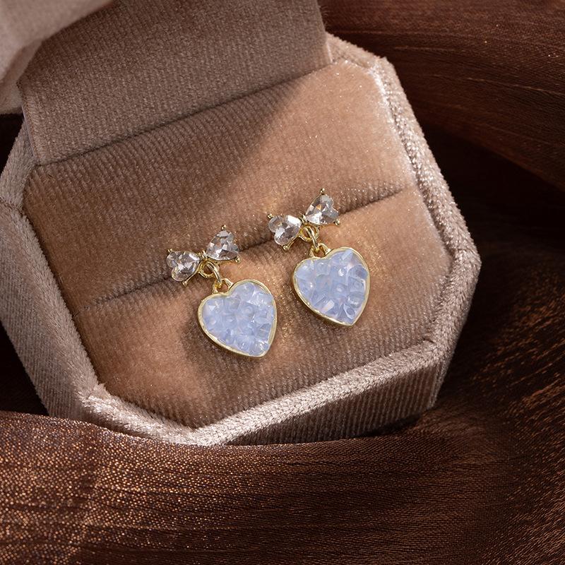 Diamond Temperament Small Fragrant Wind Stud Earrings Women S Simple Niche Pearl Earrings Women S High-End Zircon Earrings