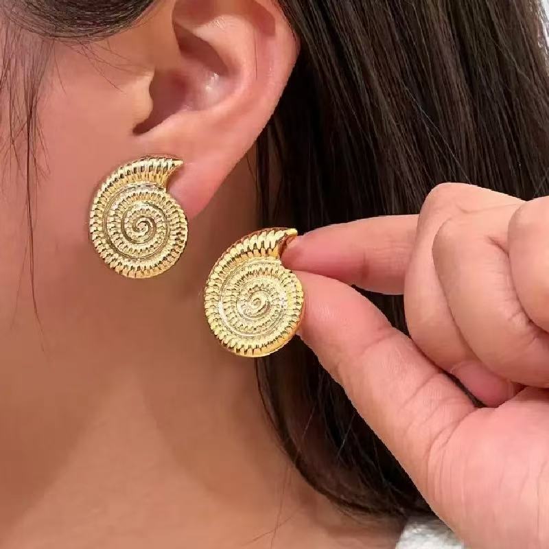 Starfish shell fashion stud earrings women's vacation leisure style conch acrylic gold-plated stud earrings hot-selling models