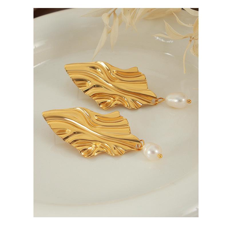 High-End Irregular Pleated Freshwater Pearl Earrings in Gold-Plated Titanium Steel