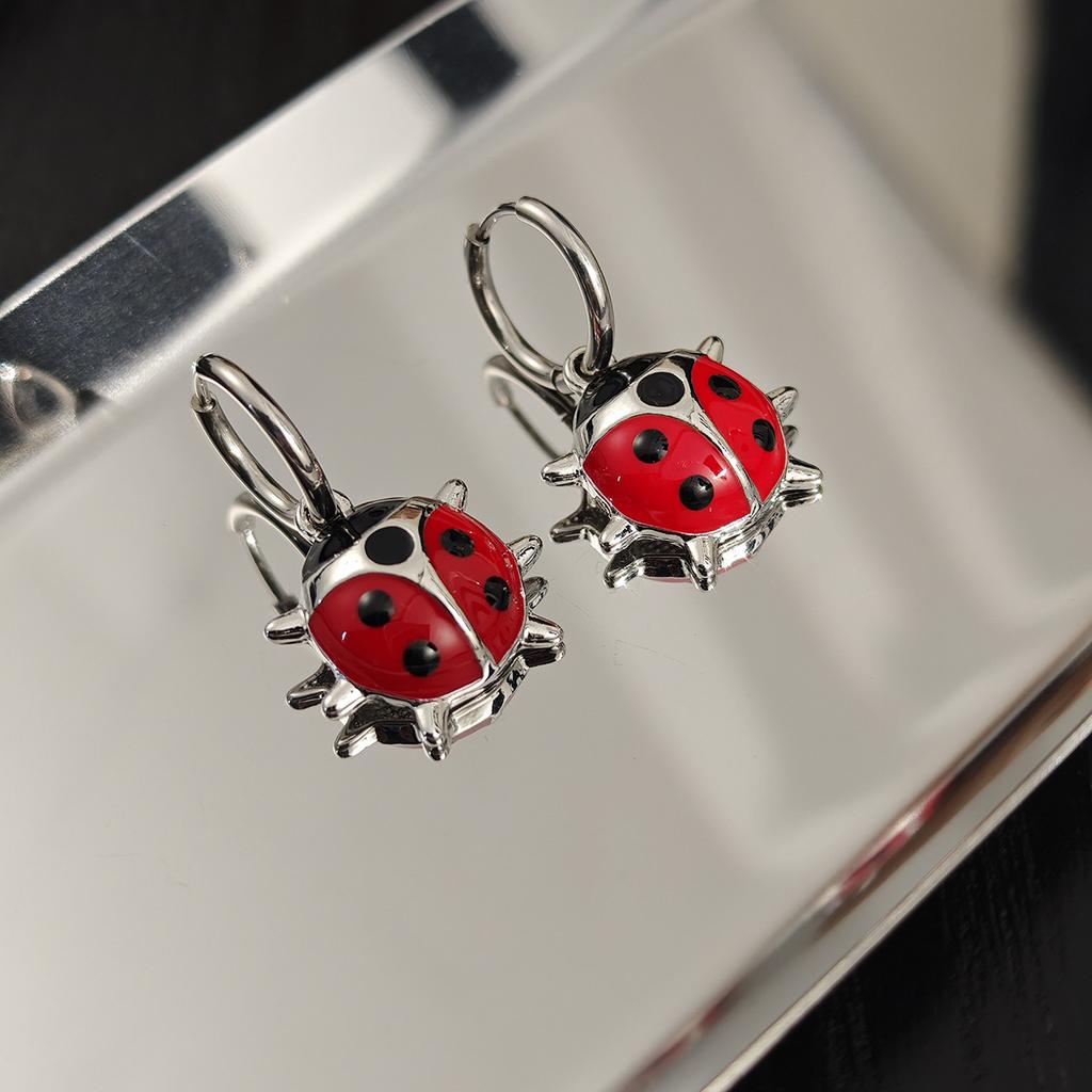 Cute Seven-Star Ladybug Ear Buckles, Dripping Insects Retro Personality Fashion High-End Earrings