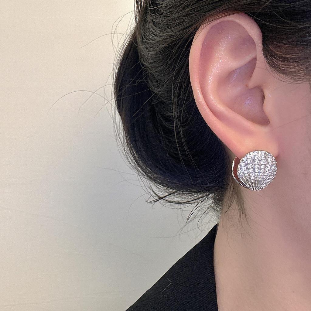 Exquisite Diamond Shell Glossy Earrings: Luxury Fashion Statement for Women