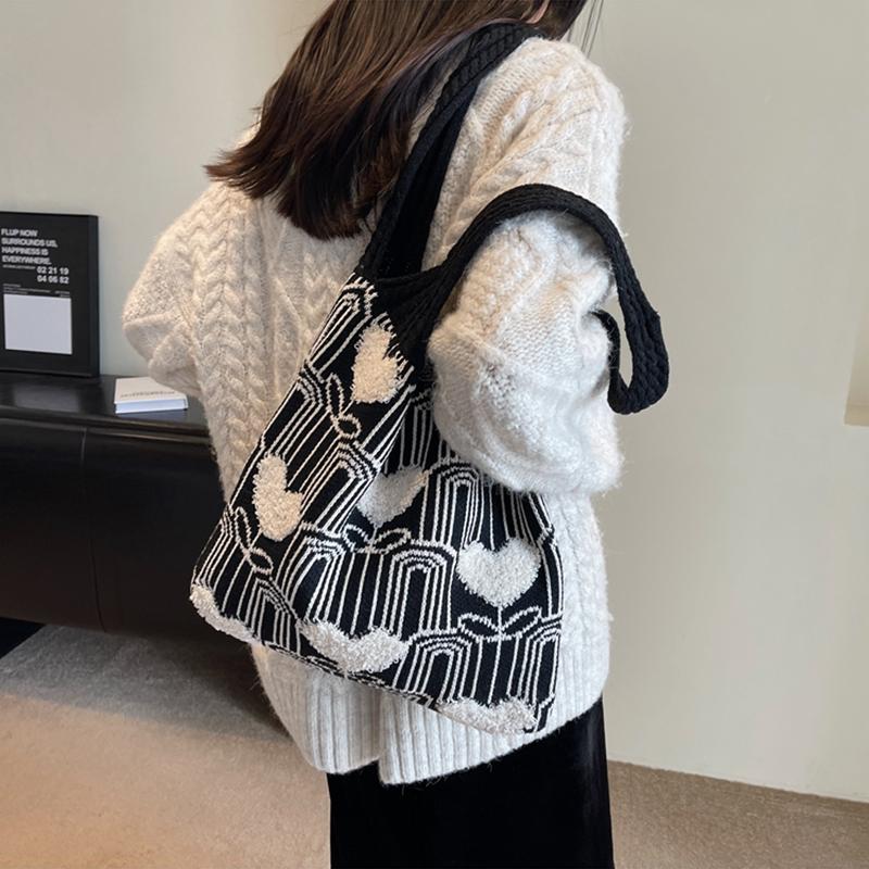 Leisure Knitted Tote Bag Women's New Fashion Versatile Single Shoulder Bags Heart Flower Large Capacity Commuter Shopping Bags