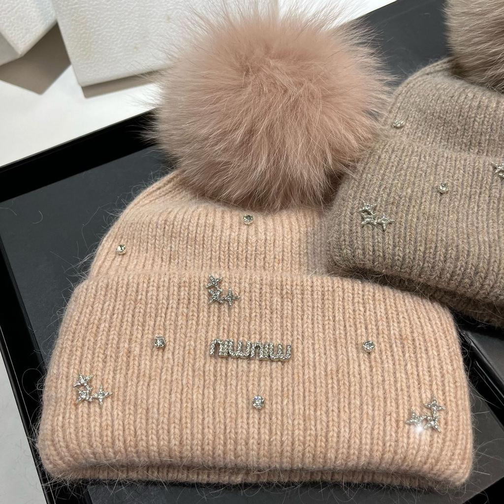 Light Luxury Rhinestone Min Small Fragrant Style Design Big Hairball Knitted Hat Winter Sweet Plush Warm Rabbit Fur Wool Hat