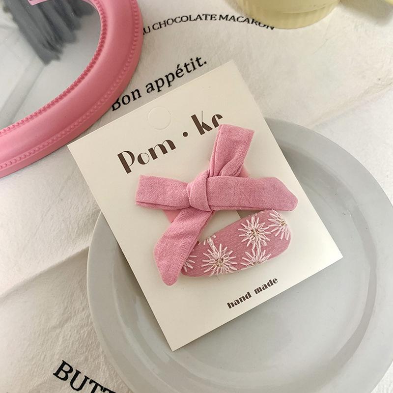 

Корейская розовая заколка-бантик с цветком для детской челки и пушистых волос