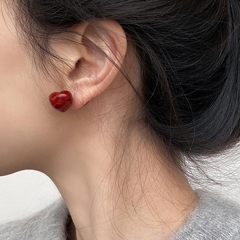 Hong Kong Retro Red Heart Oil Drop Stud Earrings - Elegant, Simple, Versatile Jewelry for Women.