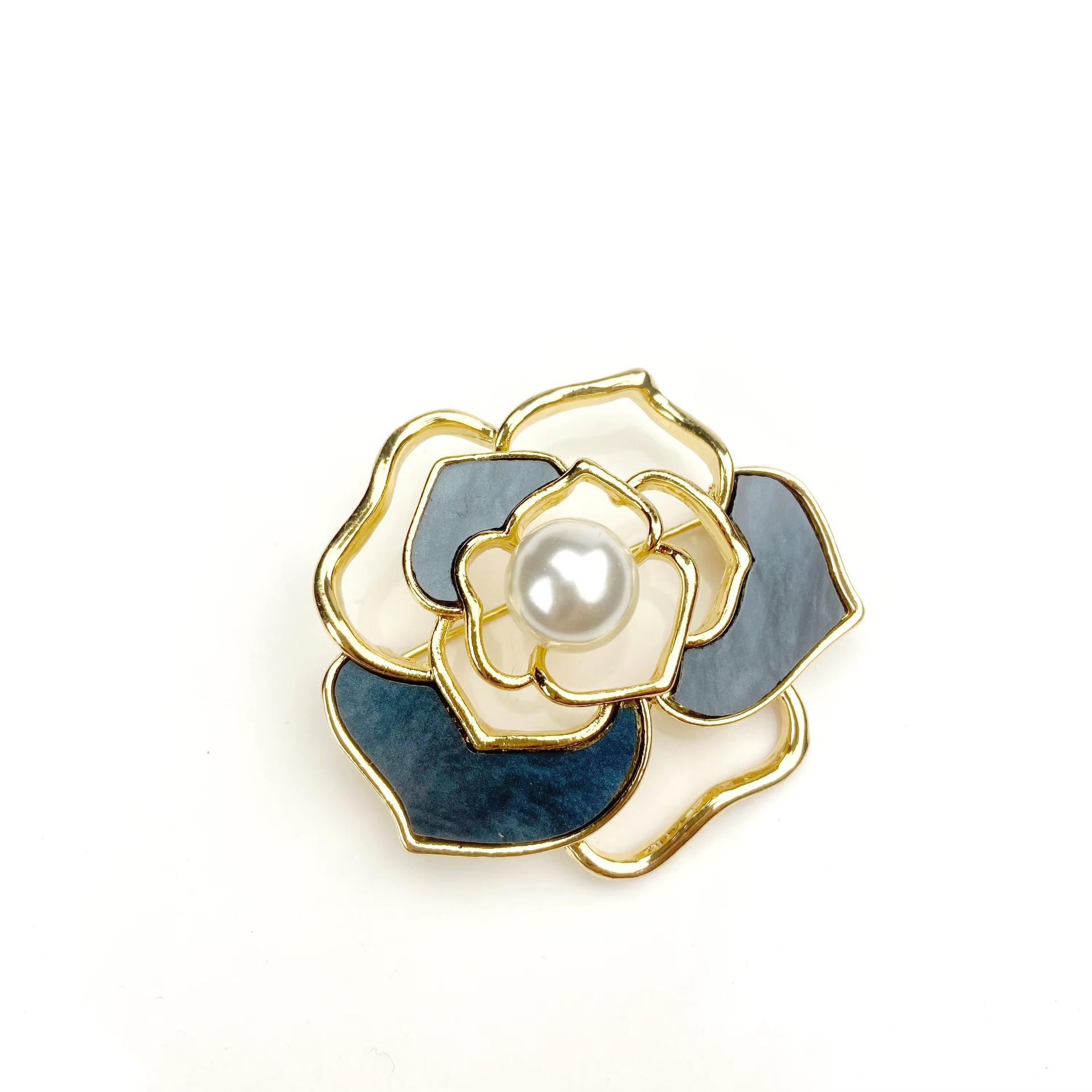 Shell Hollow Camellia Corsage Rose Brooch Women s High-end Pearl Pin Tide Jacket Chest Accessories
