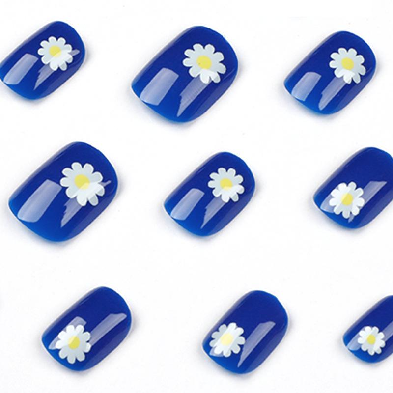 Trage Nagel blau kleine Gänseblümchen Nagelstück Fertiger künstlicher Nagel Abnehmbares Nagelstück Nagelstück Nagelstück Nagelstück Nagelpflaster